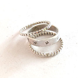 122. Bague argent "croix perlée"