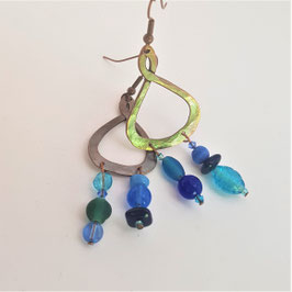 CBO3.Boucles d'oreilles cuivre martelé et perles de verre soufflé