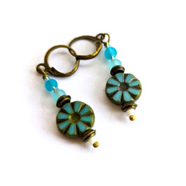 FBO131. Boucles d'oreilles fleur bleue