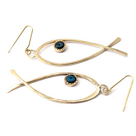 BL18. Boucles d'oreilles laiton doré "poissons bleu"