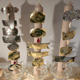 37. Bijou de bougie "message" forme ruban avec plume