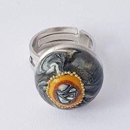BF37.Bague gris moutarde métal argenté