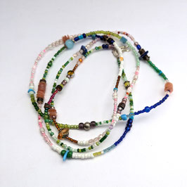 13. Bracelet rocaille multicolore