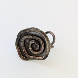 BC3. Bague volute fleurs
