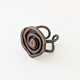 BC4. Bague volutes fleurs
