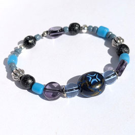 19. Bracelets perles bleues