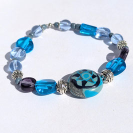 14. Bracelet bleu