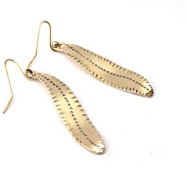 BL07. Boucles d'oreilles laiton "plumes fines"