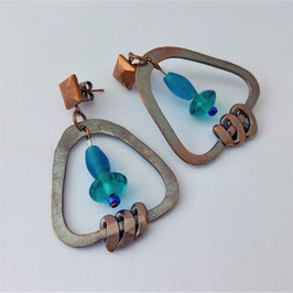 CBO10. Boucles d'oreilles cuivre martelé bleue