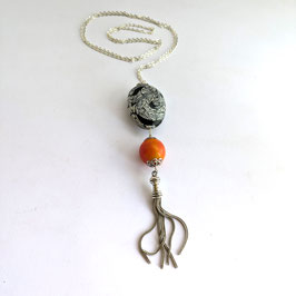 26. Long sautoir orange