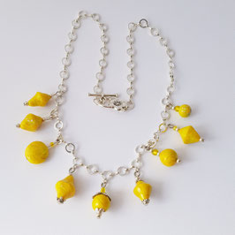 29. Collier jaune