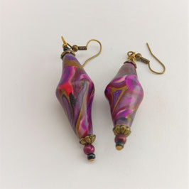 54. Boucles d'oreilles violines longues