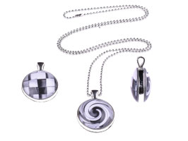 Lange Kette "Sabrina", 70cm lange Kugelkette mit einem zweiseitigen Anhänger mit graphischen Motiven in klassischem Schwarzweiß unter Glas Cabochons (Mod.Nr. 2300W20-25)