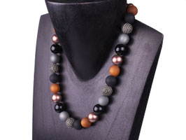 Halskette “Tilda”, elegante Damenkette aus Polaris- und verschiedenen Akzentperlen in Braun- und Grautönen (Mod.Nr.2140W20-22)