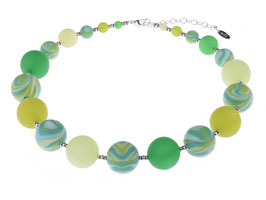 Große originelle Damenkette "Jana" , Mischung aus Polaris- und gemusterten Zebra Perlen in hellen Grüntönen