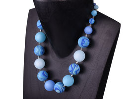 Große originelle Damenkette "Jana" , Mischung aus Polaris- und gemusterten Zebra Perlen in Blautönen