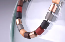 Damenkette “Bärbel” aus Polaris- und metallic lackierten Acrylzylindern in Rot-, Braun- und Grautönen (Mod.Nr. 2196-22)