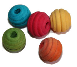 Perles de bois teintées