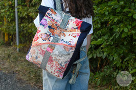Torben / Rucksack / Blumen # dunkelblau & apricot, weiß