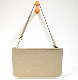 LOUIS VUITTON Pochette