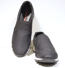 Prada Slip-On Sneaker – Größe 8 (42 EU)