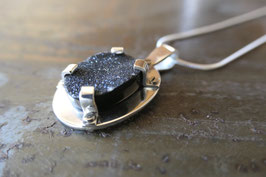 Pendentif ovale en argent et onyx druzy