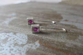 Boucles d'oreille longues en argent et swaroski rose en carré