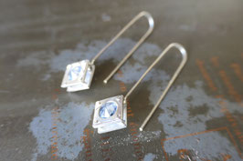 Boucles d'oreille longues en argent et swaroski bleu en carré