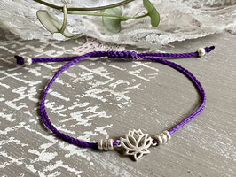 Textilarmband violett mit Lotusblume aus 925er Silber
