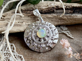 Anhänger Sonne aus Feinsilber mit Welo-Opal
