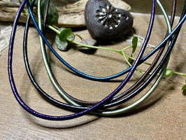 Lederhalsband in verschiedenen Farben