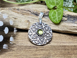 Mandala-Anhänger aus Feinsilber mit Perdot