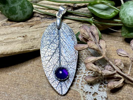 Anhänger 'Salbei-Blatt' aus Feinsilber mit Amethyst