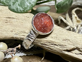 Fingerring aus Silber mit Erdbeerquarz