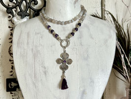 Halblange Halskette aus Achat mit Anhänger aus Feinsilber