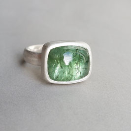 Mittelgrüner Turmalinring Feinsilber und Silber, Gr. 52,5