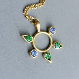 Blütenanhänger mit Tsavorit und Saphir 750 Gold