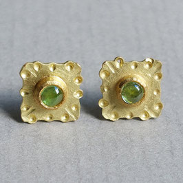 Carréohrstecker geprägtes 750 Gold mit grünen Turmalinen
