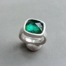 Handgeschmiedeter Rosenschliff Turmalinring 935 Silber