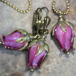 Ohrschmuck/Kettenanhänger Rosenknospen "Ruby Kiss" Bronze