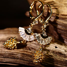 Ohrschmuck "Kiefernzapfen" mit Zirkonias