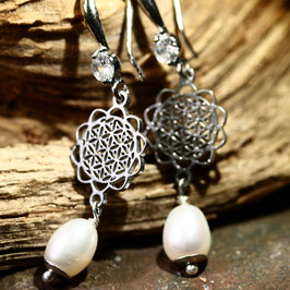 Ohrschmuck "Blume des Lebens" mit Perle und Silber