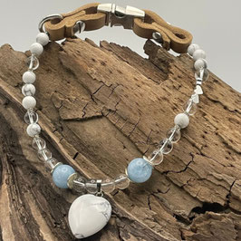 Handgefertigtes Edelstein-Hundehalsband - personalisierbar & edel MIT MAGNESIT, BERGKRISTALL UND AQUAMARIN