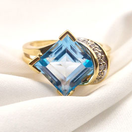 Goldring 750er Gold · Blautopas & Brillanten