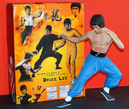 UNSIGNED - Bruce Lee - Kung Fu Hero - Action Figure + Framed Bruce Lee art photo