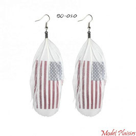 Boucles d'oreilles pendantes plumes blanches motif drapeau USA