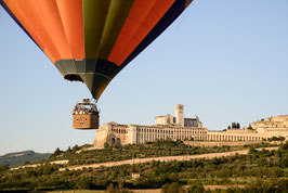 WEEKEND IN UMBRIA CON VOLO IN MONGOLFIERA PIU' NOTTE IN AGRITURISMO