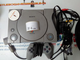 Playstation 1 SCPH- 5502 kleur grijs controller+1 console  europeaan versie games productienummer 139 tweedehands