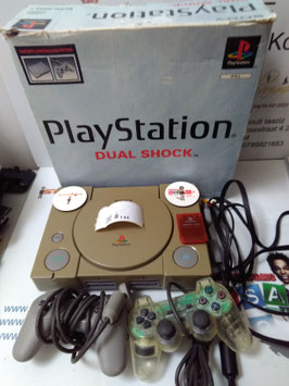 Playstation 1 SCPH- 7502 doos kleur grijs controller+2 Memory Card+1 console alle games van over de hele wereld   Japan versie europeaan versie Amerikaanse versie  productienummer  144   tweedehands