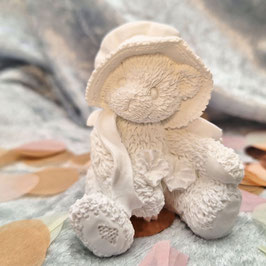 Teddybärchen mit Mütze und Schal